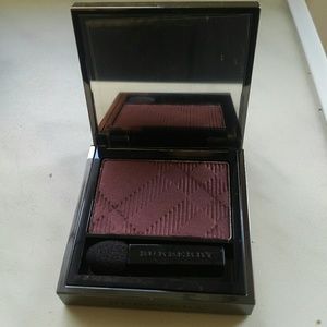 LIKE NEW Burberry eyeshadow in Mulberry